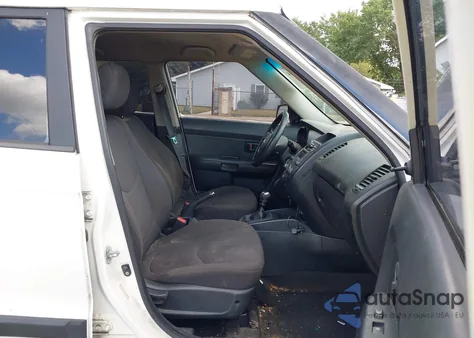 2013 Kia Soul z USA, uszkodzony, nr VIN KNDJT2A52D7493601